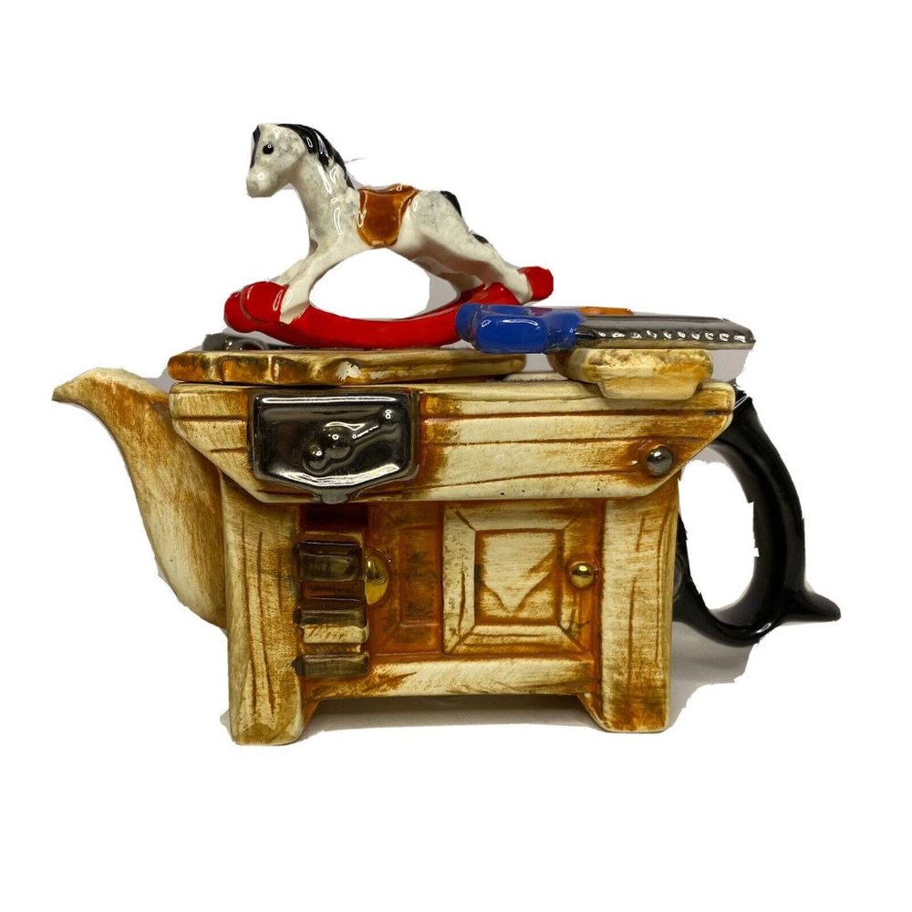 Vtg Ceramic Teapot Santa’s Workbench Made In England Whimsical Christmas